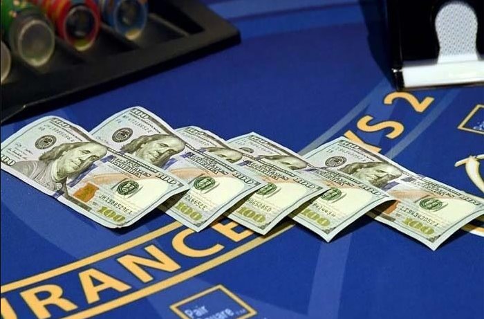 Tiền trong casino gọi là gì? Các loại tiền sử dụng trong casino